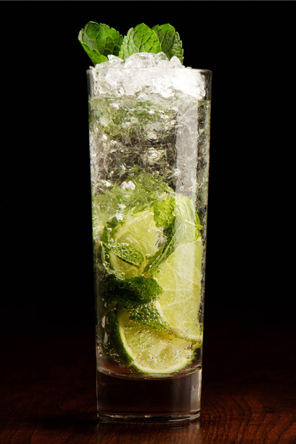 Cocktail auf Limone und Eis