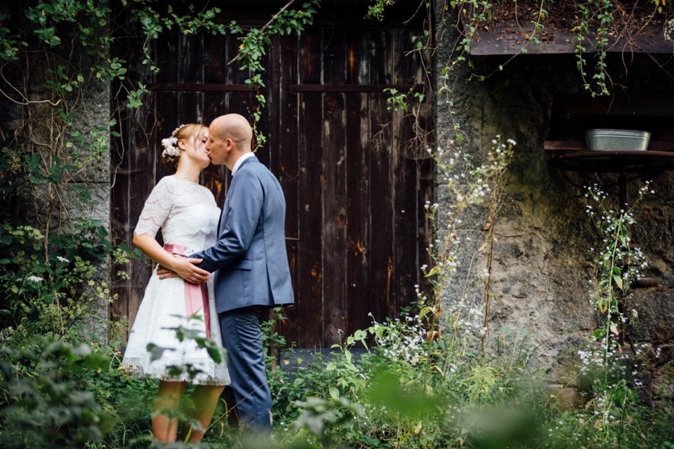 Brautpaar romantisches Fotoshooting bei der Hochzeit