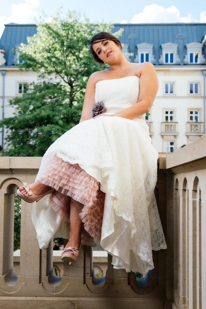 Plus Size Brautkleid aus Spitze mit Petticoat