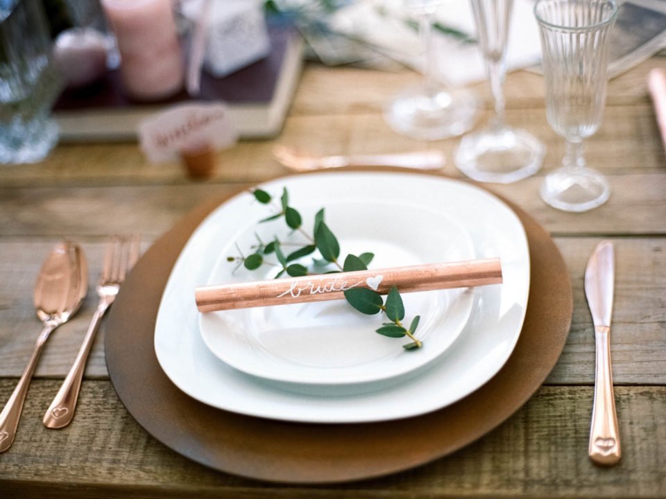 Tischdeko mit Kupfer bei Vintage Hochzeitsinspiration