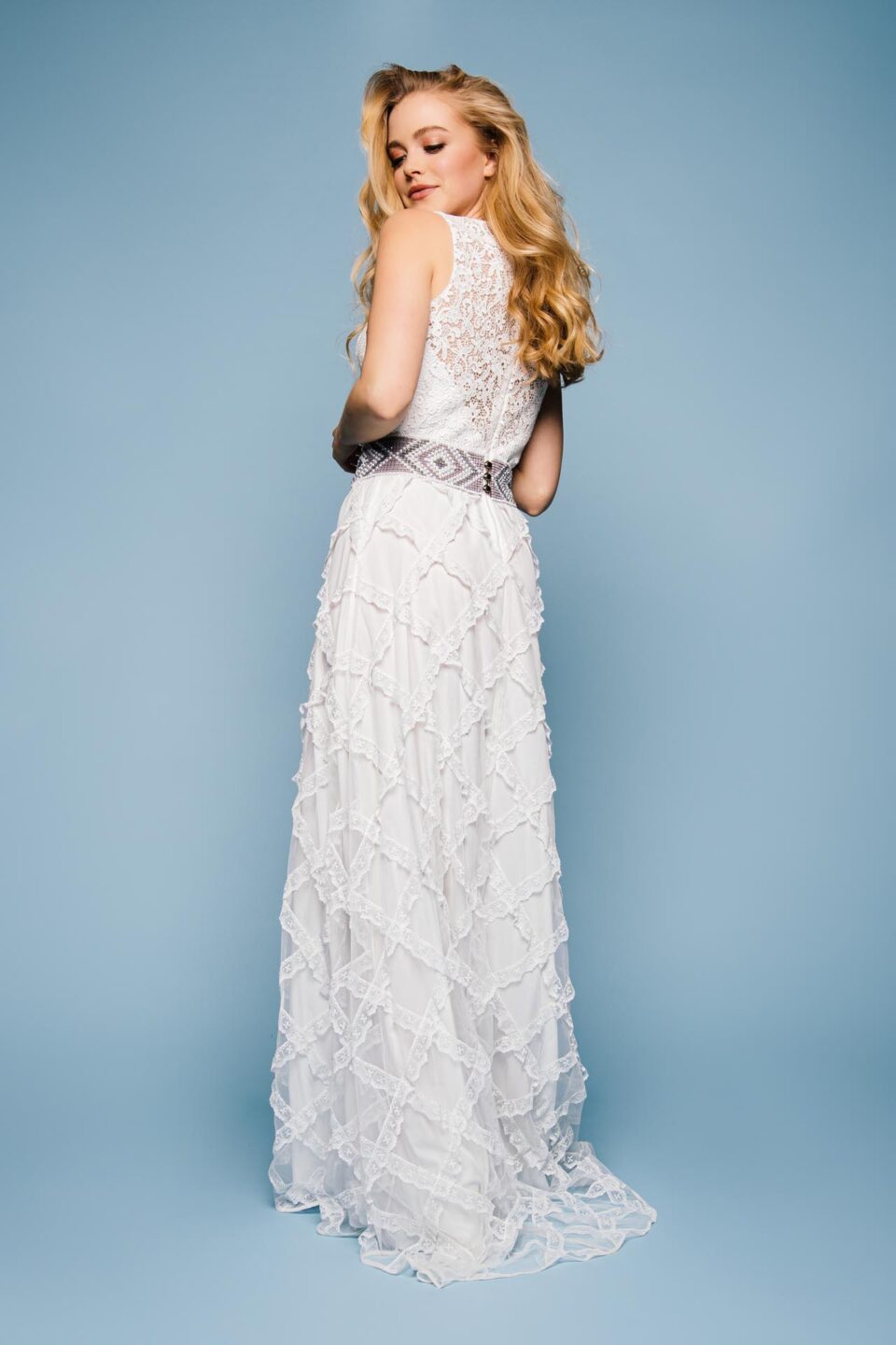 Designer Brautkleid Francesca mit Rhombenrock im Boho Look von hinten