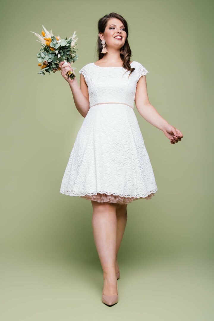 Kurzes Petticoat Brautkleid in großer Größe