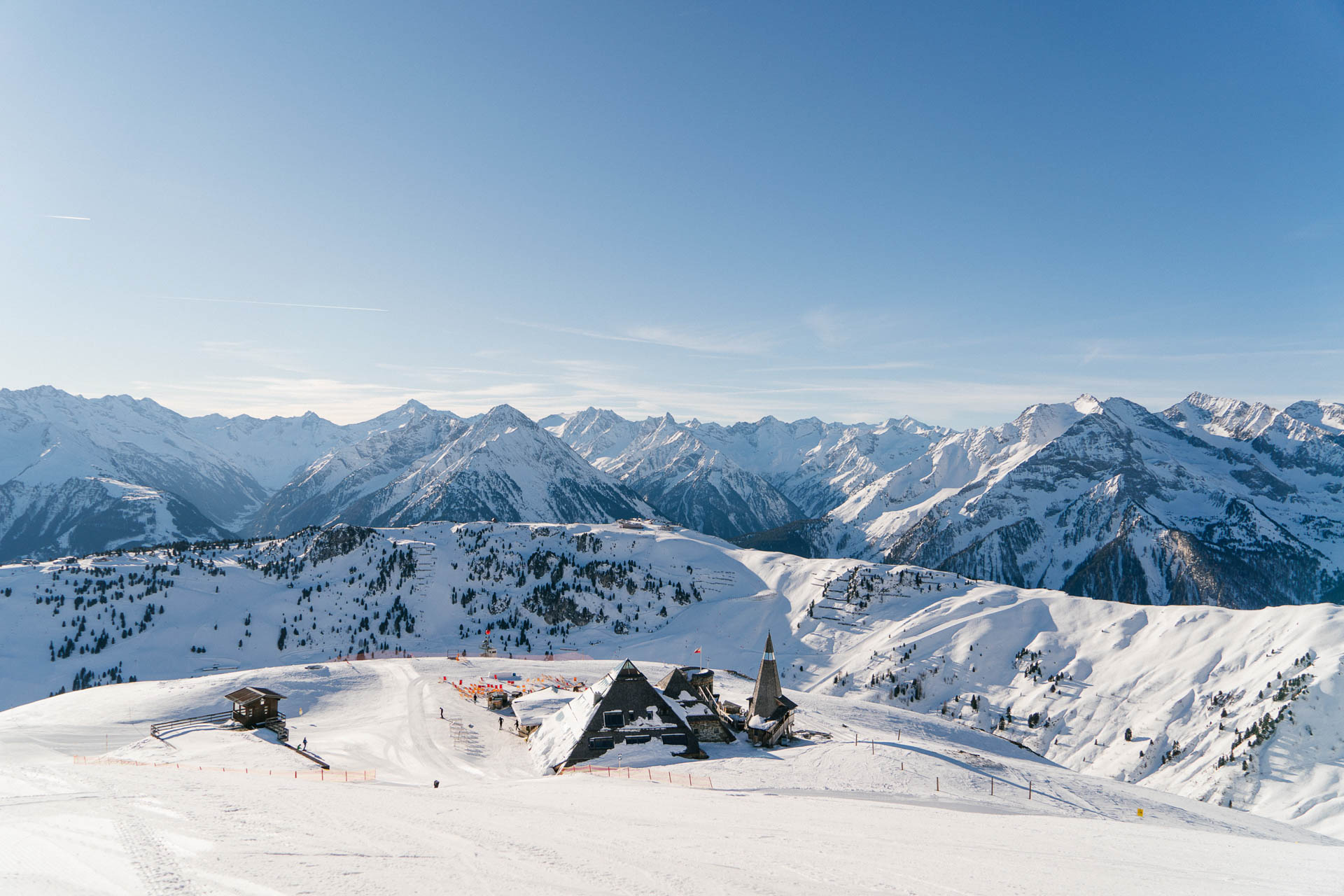 Blick auf die Schneekarhütte im Skigebiet vom Zillertal 