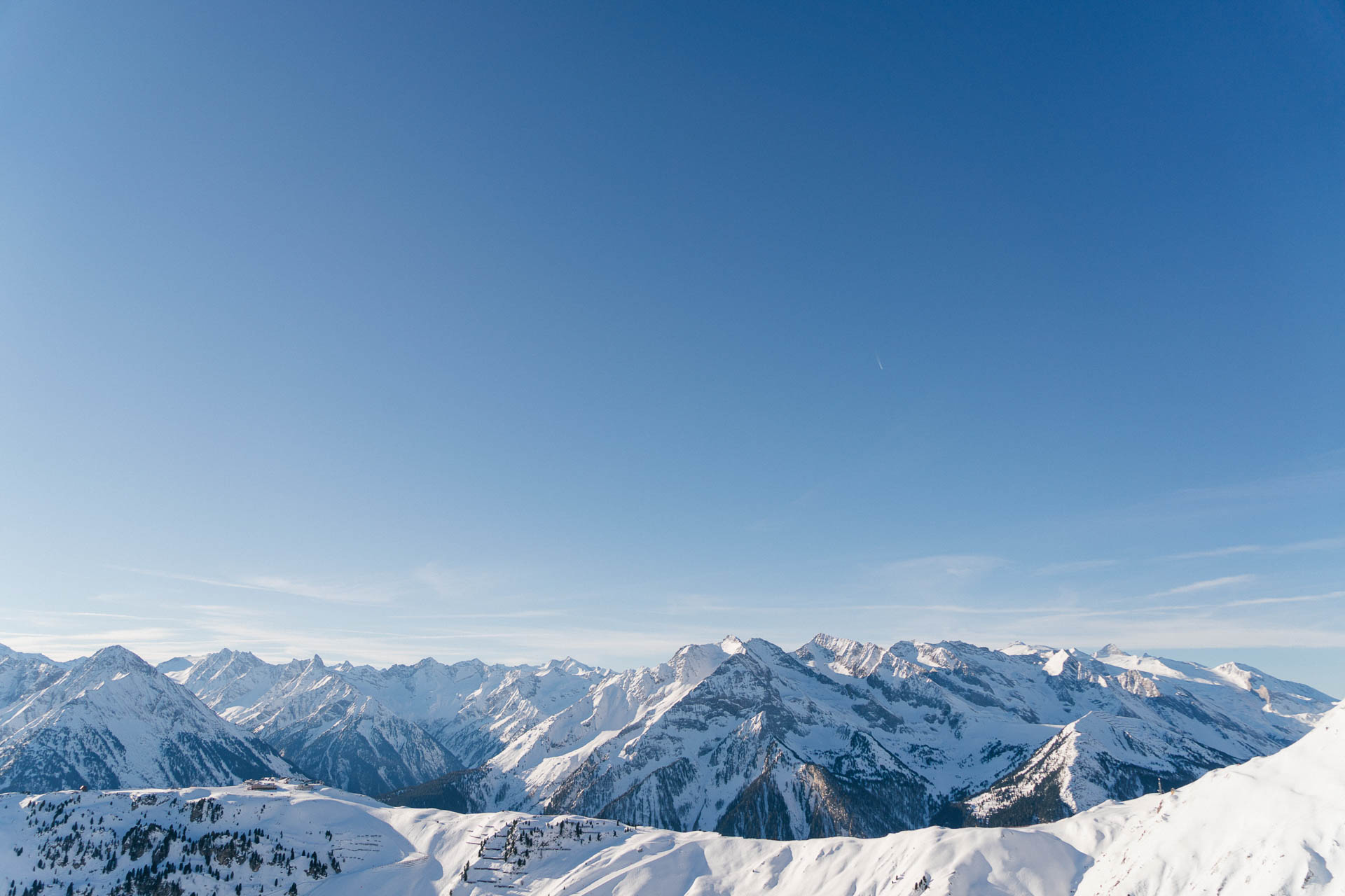 Verschneites Bergpanorama im Zillertal