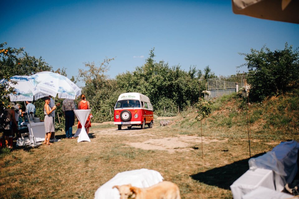 VW Buli als Eiswagen auf Hochzeit