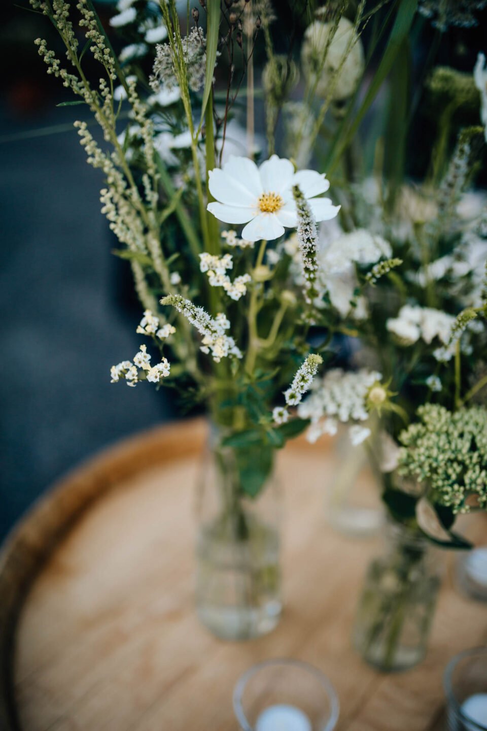 Blumendeko bei Hochzeit