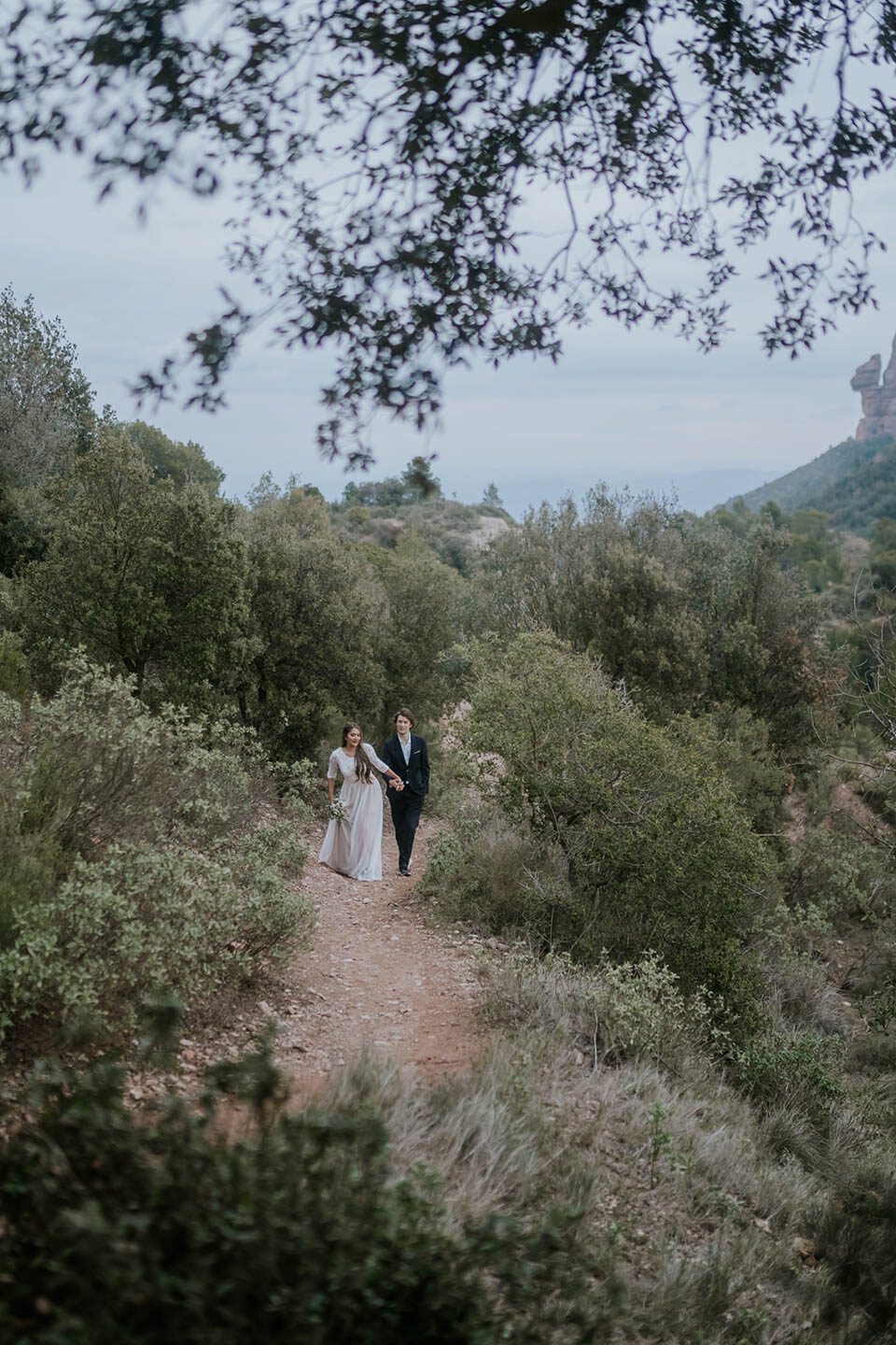 Brautpaar in Spanien in der Gebirgskette Montserrat