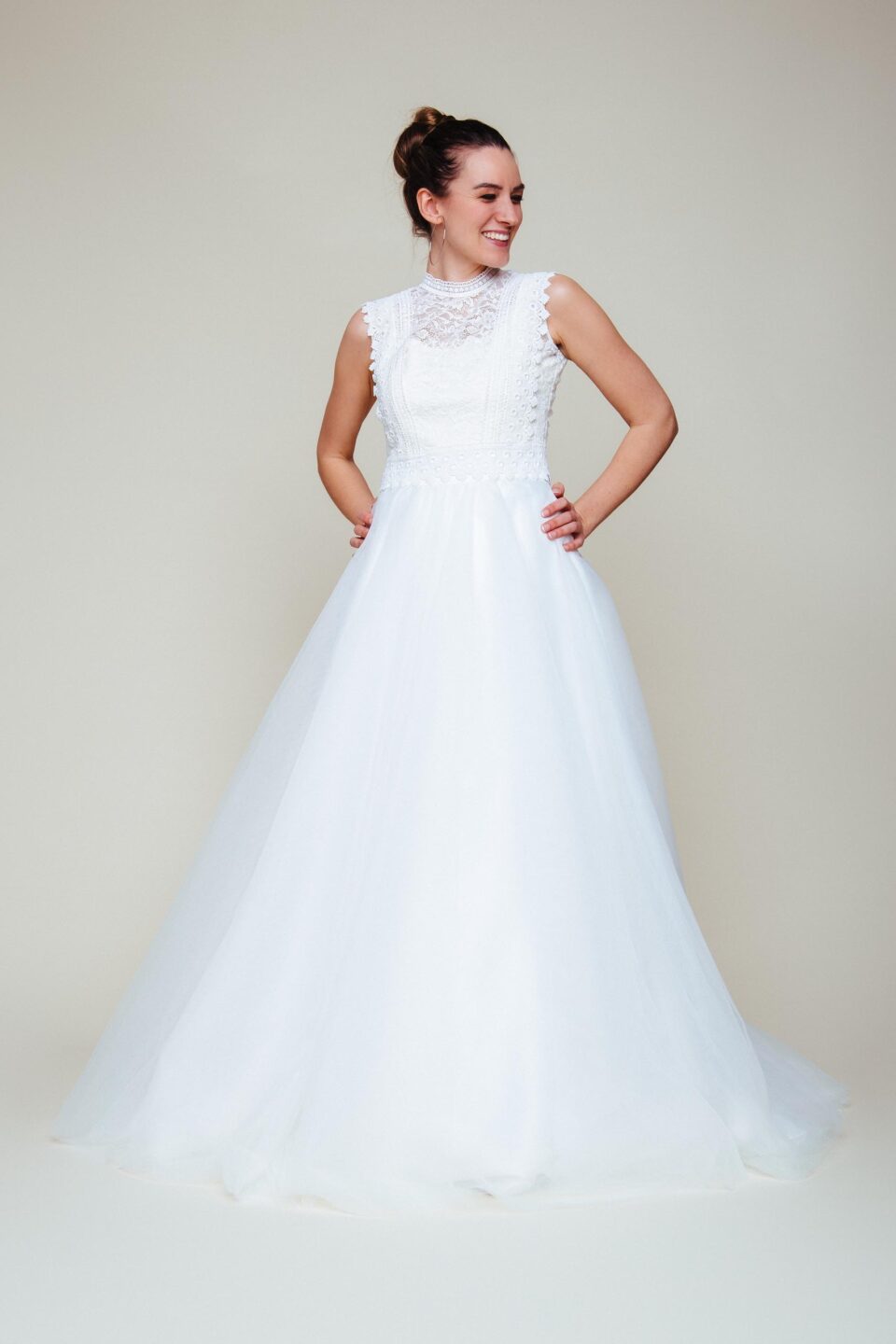 Tüllrock Hochzeitskleid mit Brauttop im Spitzenmix kombiniert