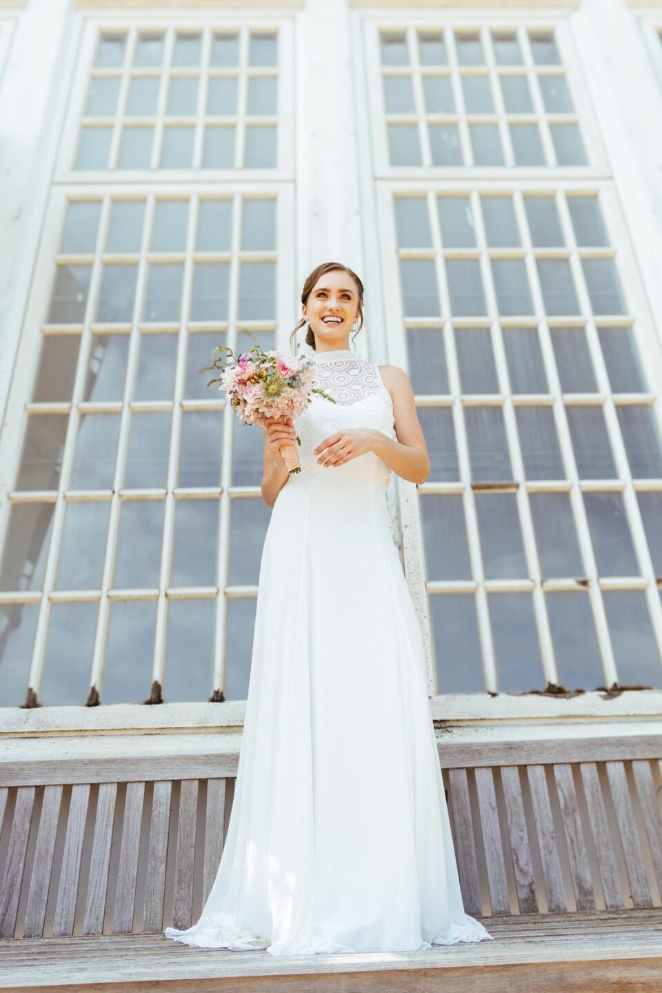 Brautmode 2025 - Hochzeitskleid mit Stehkragen