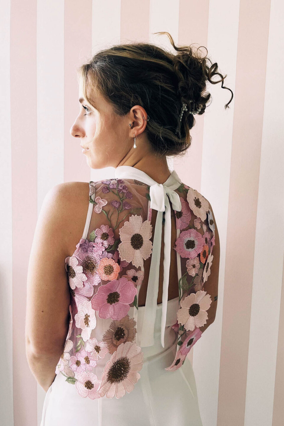 farbiges Brauttop mit Blumen