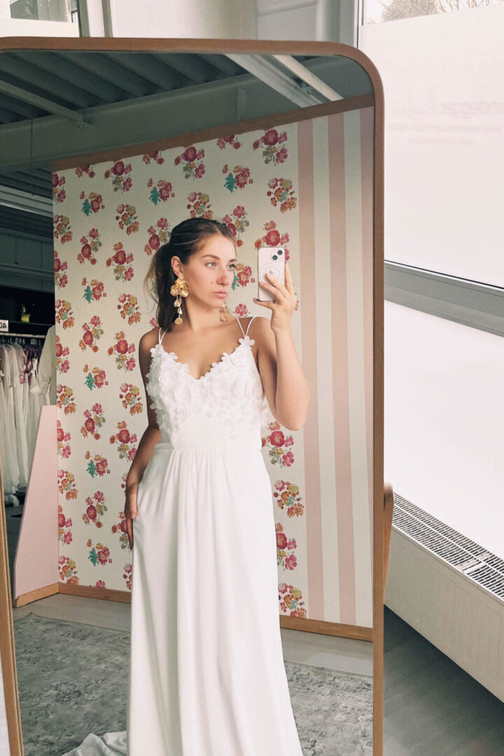 Brautkleid mit 3D Blüten