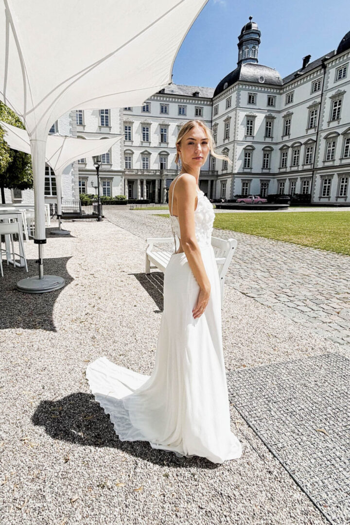 Hochzeitskleid mit fließendem Chiffon-Rock und Schleppe