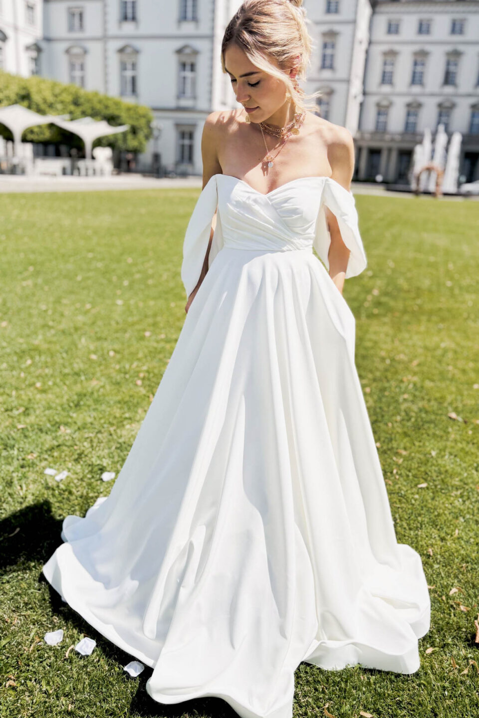 A-Linien Hochzeitskleid mit Taschen und Off-Shoulder Ärmel