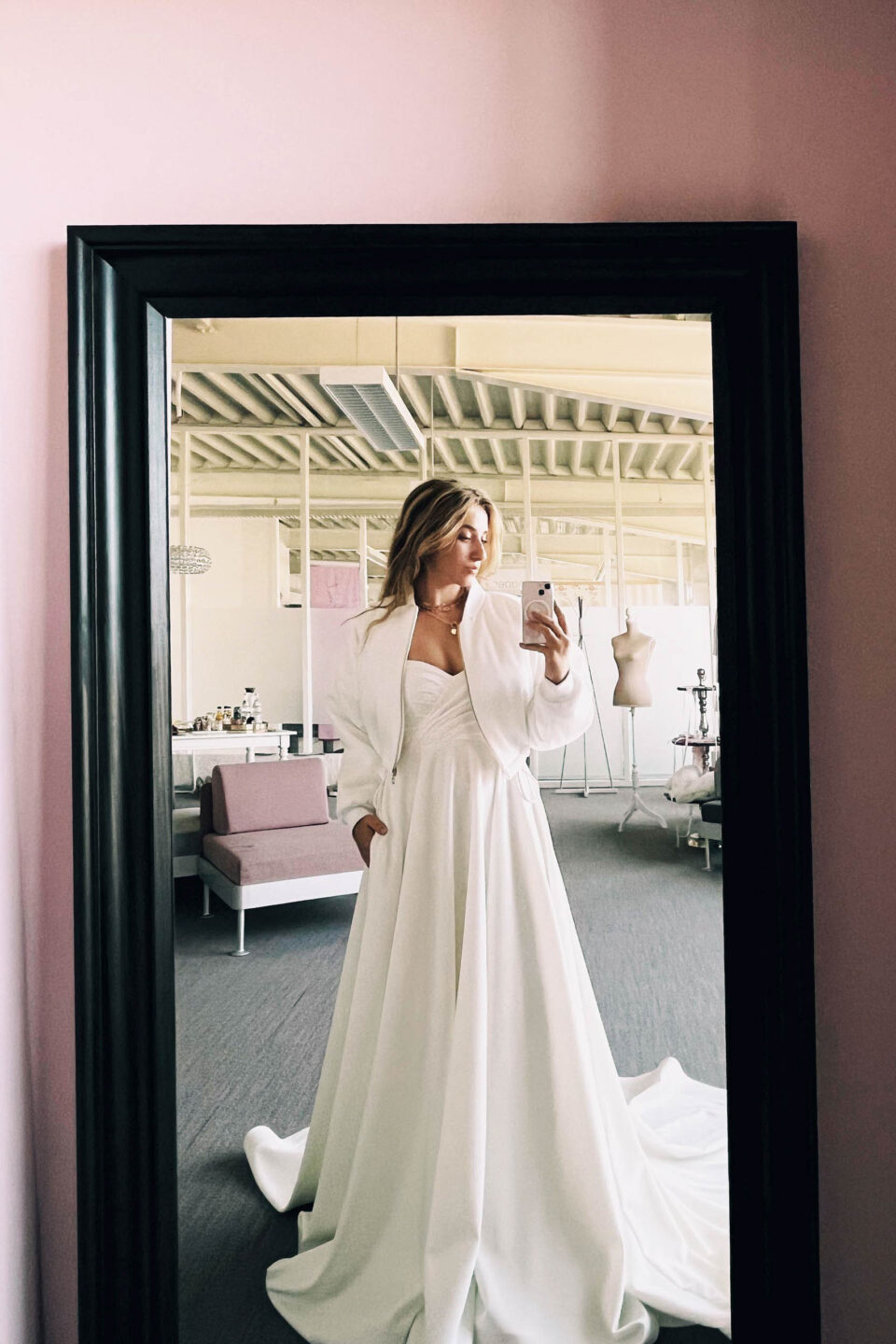 A-Linien Brautkleid mit Bomberjacke