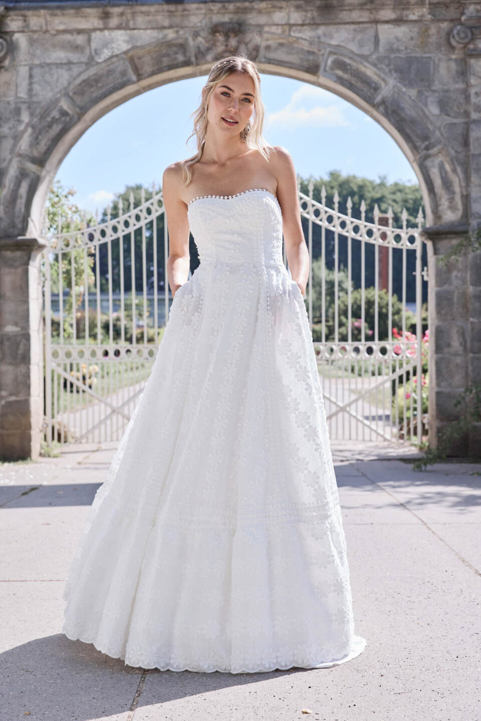 Blüten Brautkleid Hippie Look edel