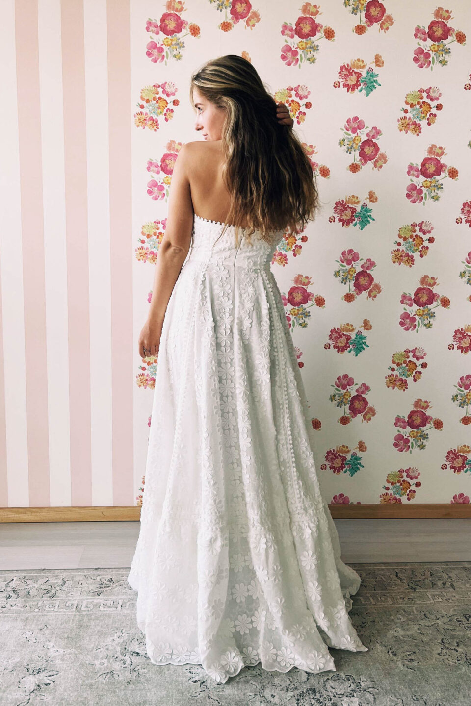 Hippie Brautkleid mit Blüten