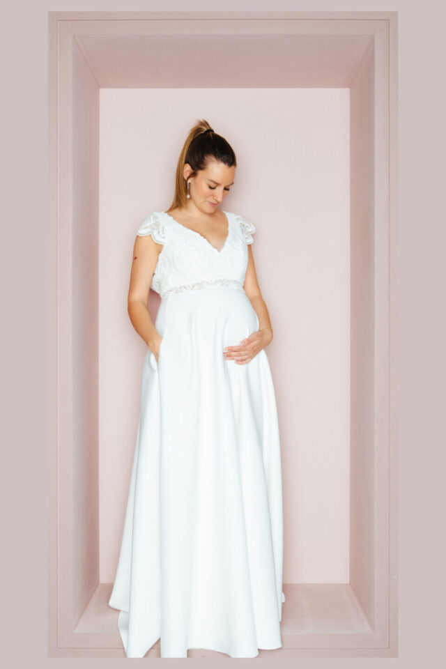 Schwangere Braut im Vintage Brautkleid