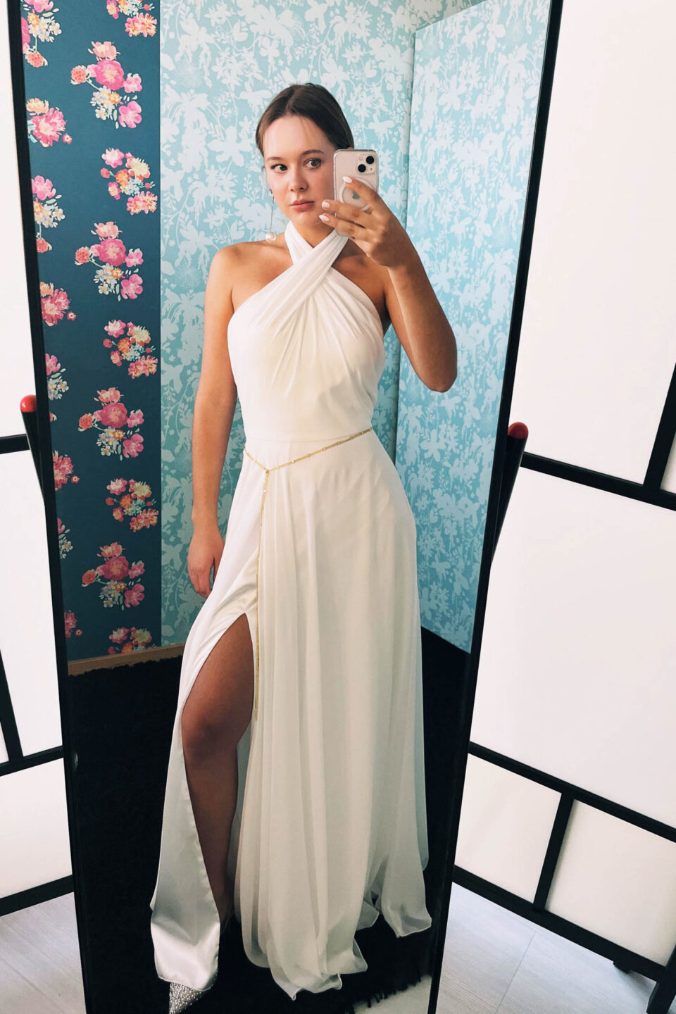 Chiffon Brautkleid mit Neckholder und Beinschlitz