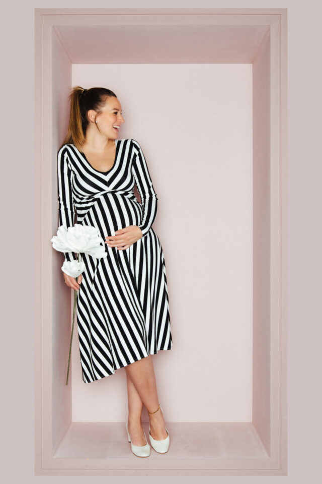 gesteiftes Umstandsbrautkleid Schwatz-Weiß