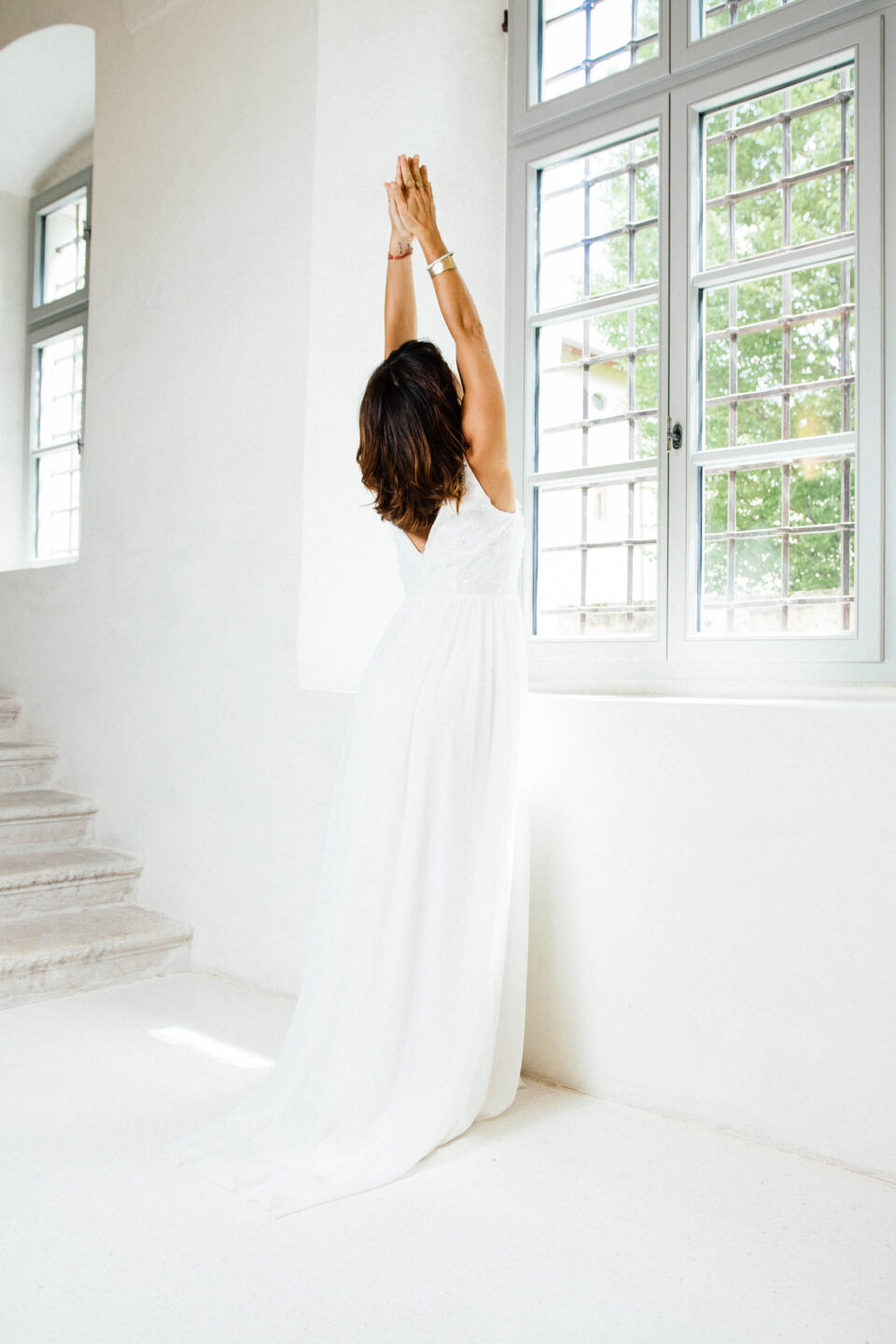 Rückenansicht Brautkleid Bibbona mit V-Rücken und langem Chiffonrock