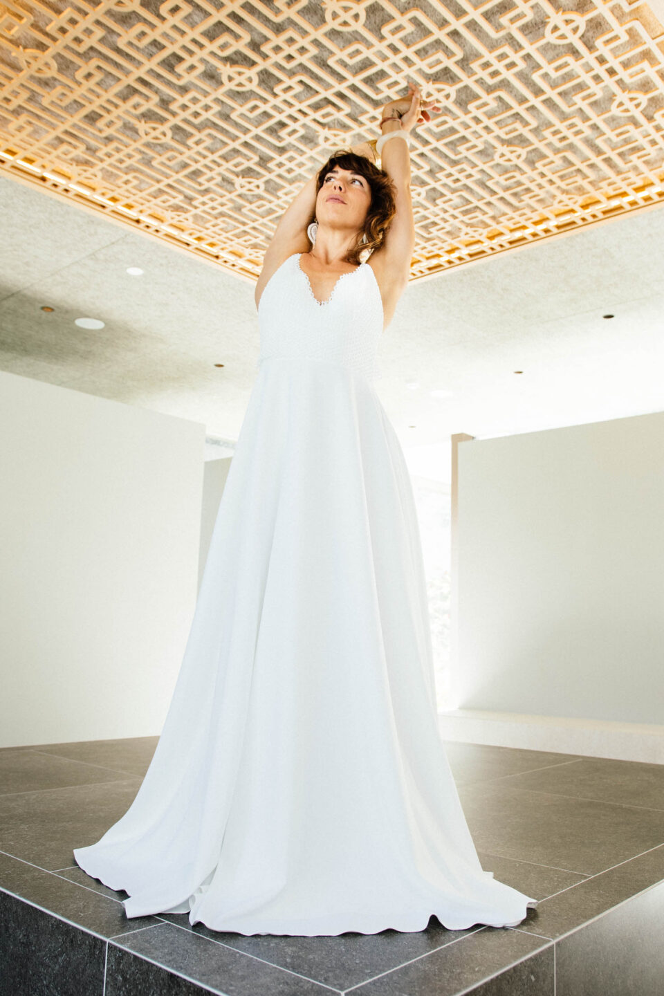 KUESSdieAGIRA – Boho Brautkleid mit Spaghettiträgern und offenem Rücken von KUESSdieBRAUT